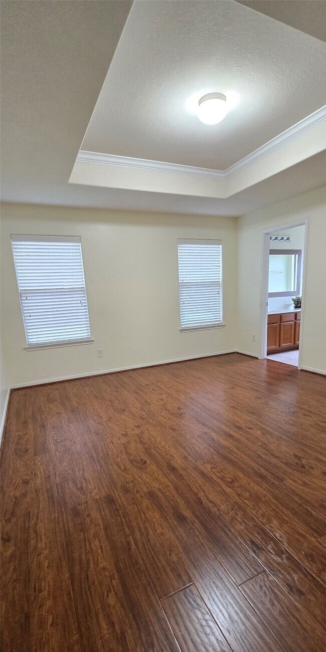 Building Photo - 15215 Benson Landing Dr