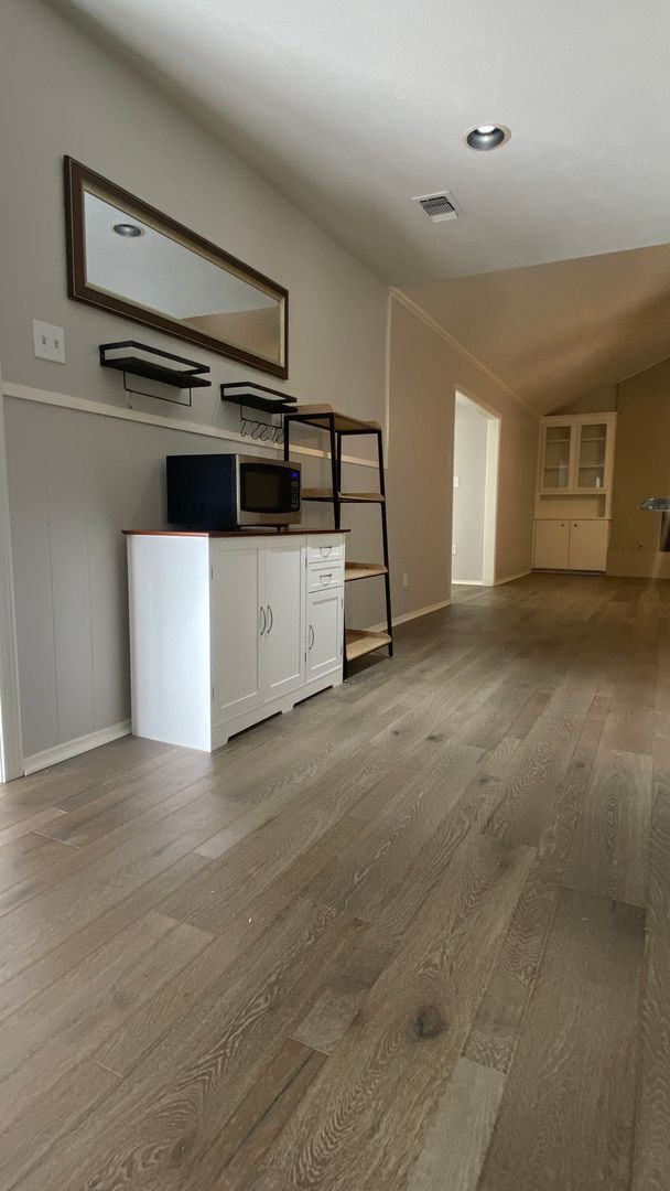 Building Photo - Beautiful Home in Established Neighborhood