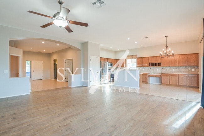 Building Photo - The living is easy in this 3 BR, 2 BA