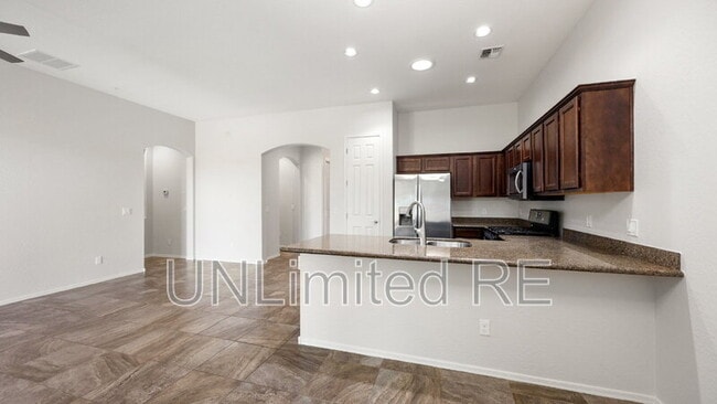 Building Photo - 6737 E Hetley Pl