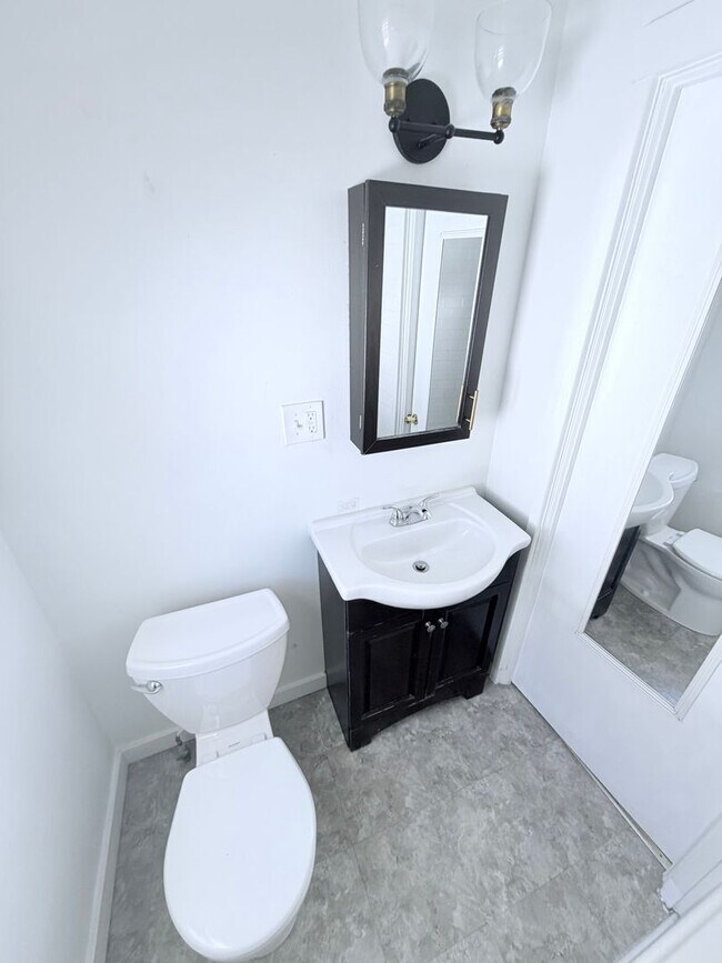 Building Photo - 3914 W 21st St