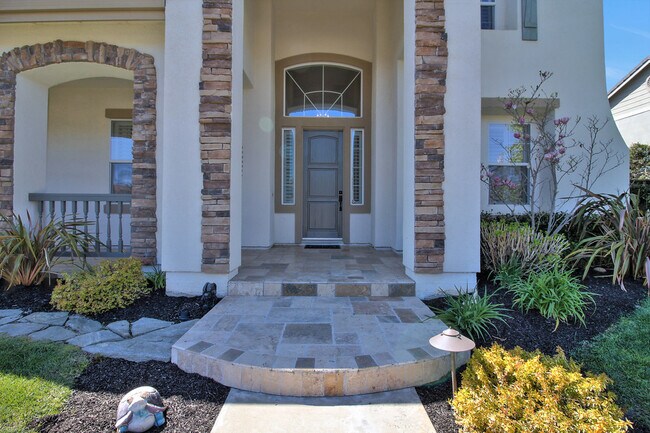 Building Photo - Beautiful 5BD/5BA Livermore Home with Huge Bonus Room and Full Downstairs Bedroom Suite!
