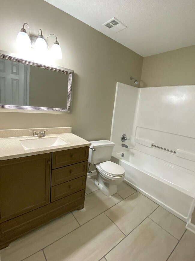 Building Photo - 3 bed, 2 bath in Millington