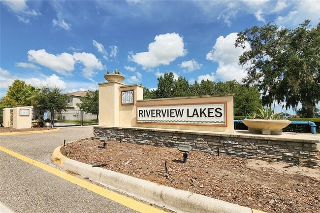 Building Photo - 10687 Lake Montauk Dr