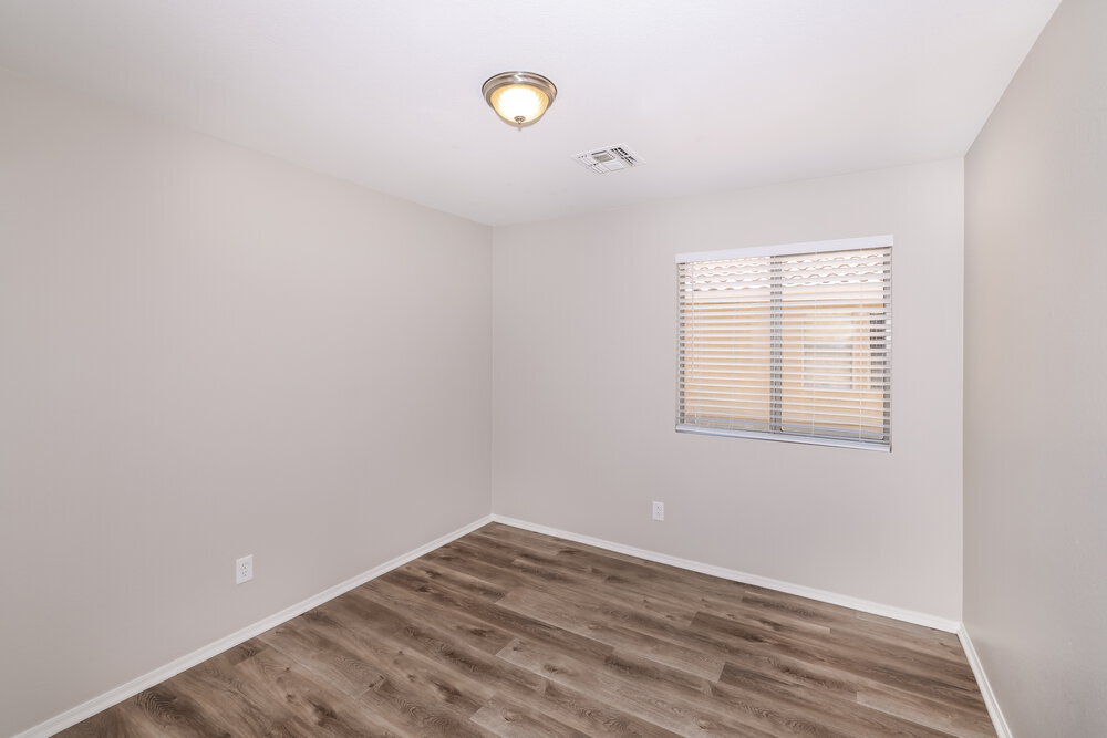 Building Photo - 10521 W Robin Ln