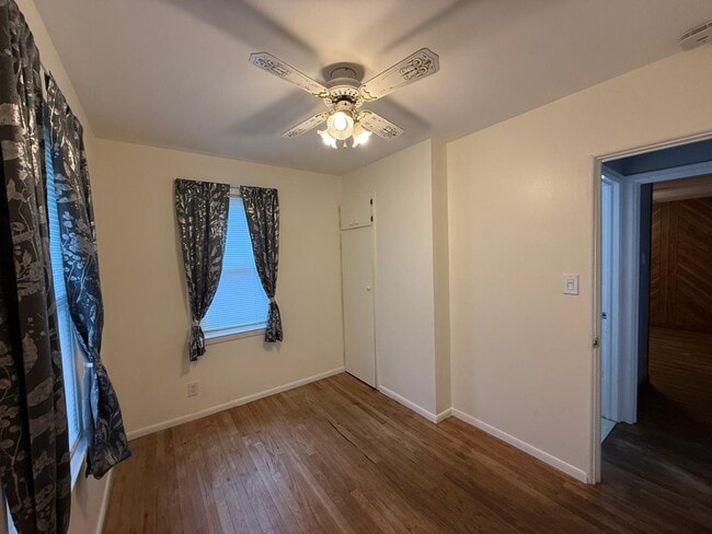 Building Photo - 2311 N Averill Ave