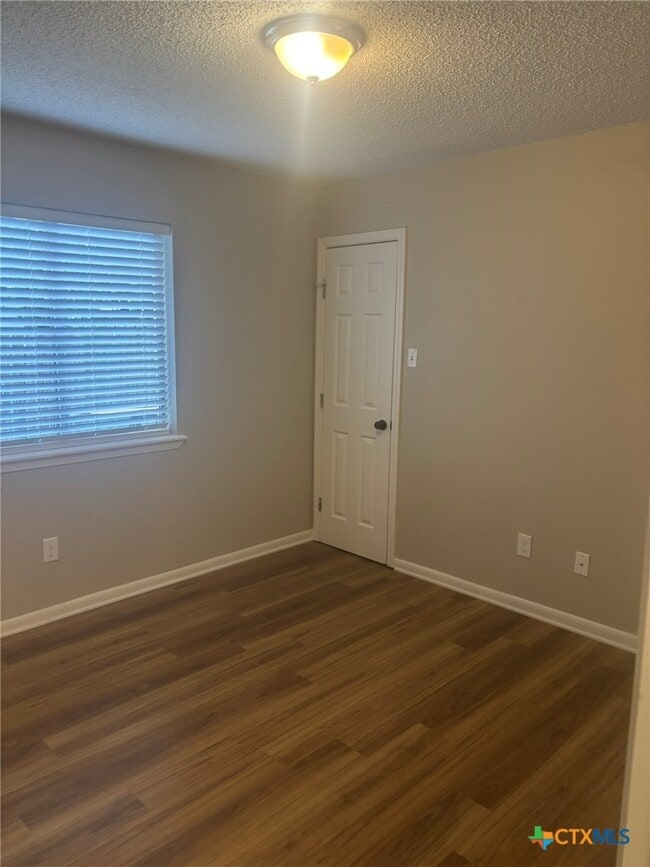 Building Photo - 104 Milann St