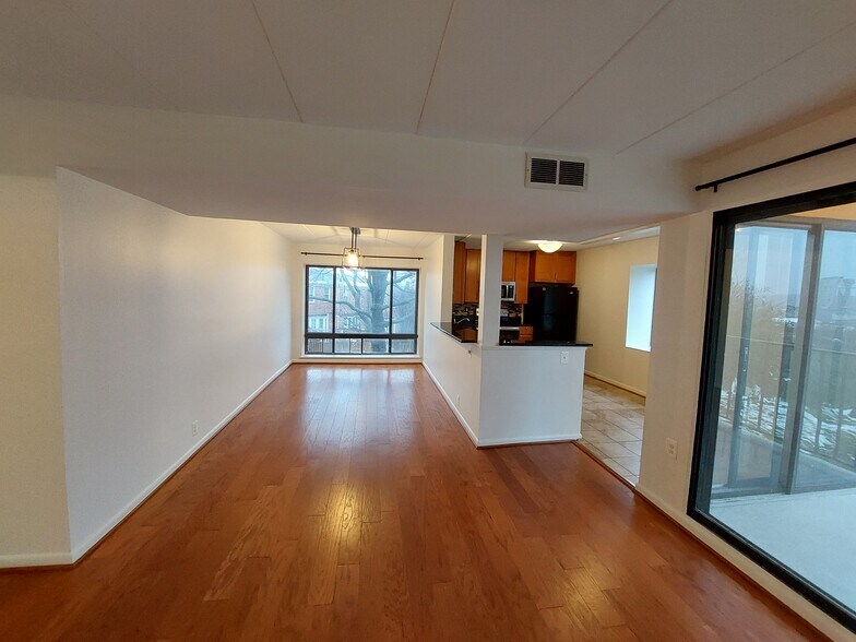 Building Photo - 100 Roberts Ln
