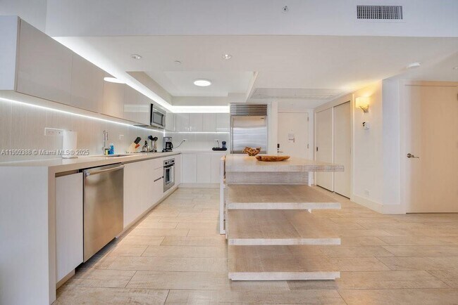 Building Photo - 102 24th St