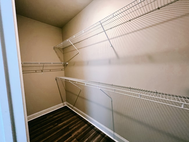 Building Photo - 900 Dean Lee Dr