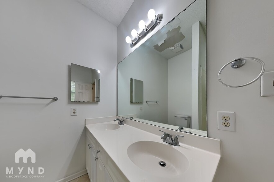 Building Photo - 6325 Mallard View Ln