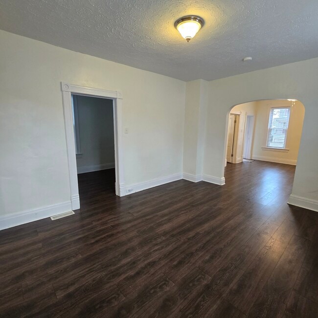 Building Photo - 241 Short St