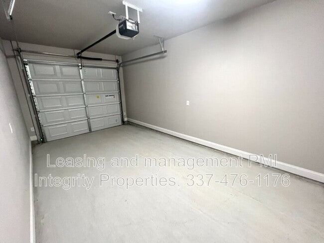 Building Photo - 33260 LA-16