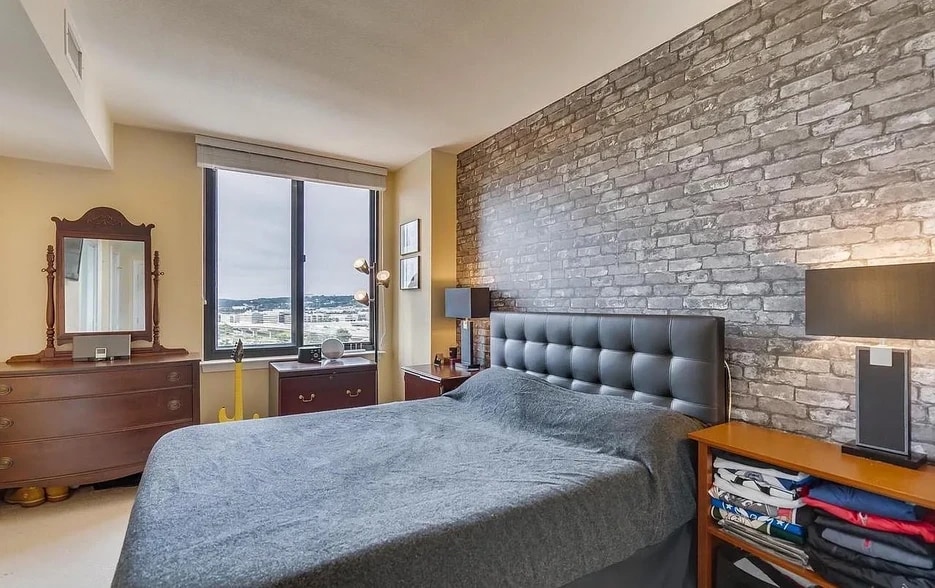 Building Photo - 2451 Midtown Ave