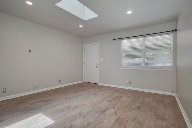 Building Photo - 2300 Trailside Dr