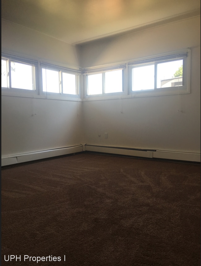 Building Photo - 3 br, 1 bath House - 84 Black Pine