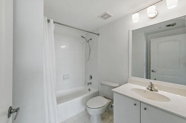 Building Photo - 2475 Brickell Ave