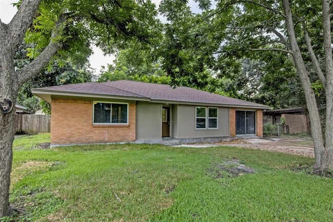 Building Photo - 6225 Indigo St