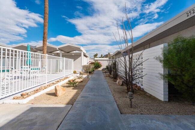 Building Photo - 2518 S Sierra Madre