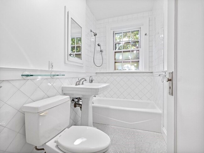 Building Photo - 35 Bowdoin St