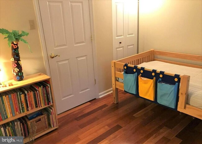 Building Photo - 23 Dufief Ct