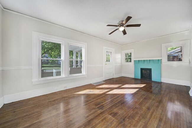 Building Photo - Lovely Two Story, 3 Bedrooms, 2 Bath Home
