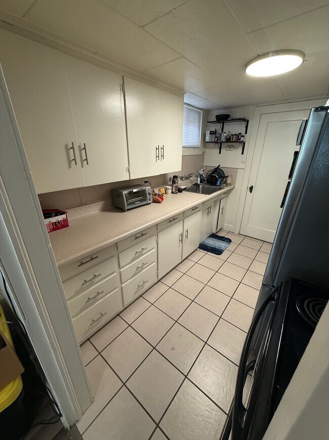 Building Photo - 1067 S 400 E
