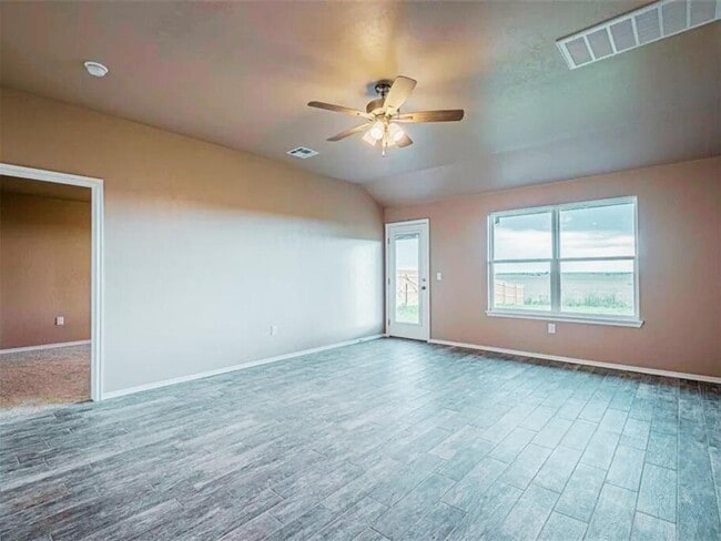 Building Photo - 1628 Highland Loop