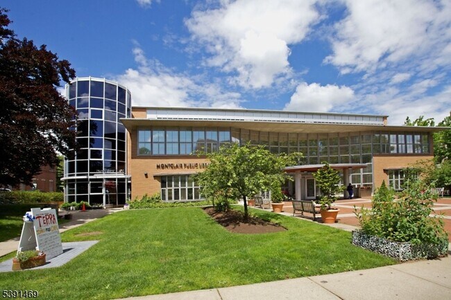 Building Photo - 12 S Mountain Ave