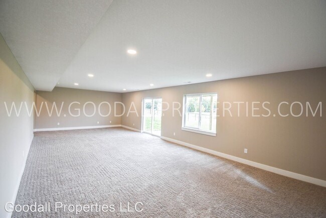 Building Photo - 4 br, 3 bath House - 1004 Warren St