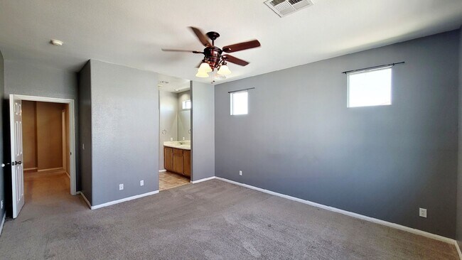 Building Photo - 6252 Huntington Ridge Ave