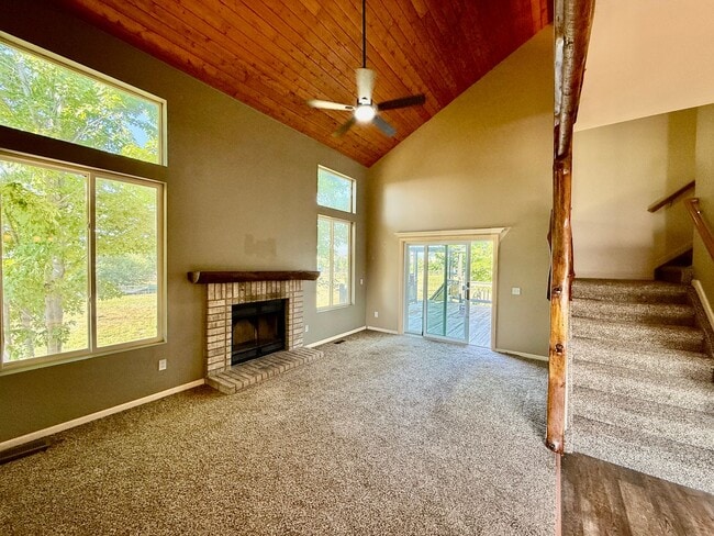 Building Photo - Spacious 4-Bedroom Home on Half an Acre in...