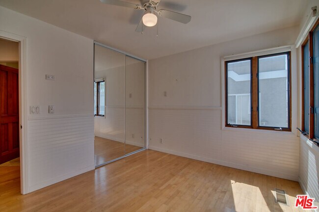 Building Photo - 127 Abalone Ave