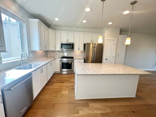 Building Photo - Modern 3-bed, 2.5-bath Townhome in Lake Forrest Park!