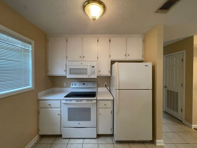 Building Photo - 135 S Spring View Dr
