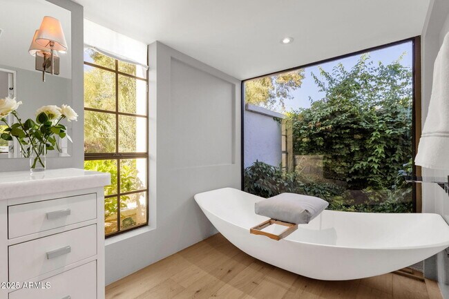 Building Photo - 6954 E Caballo Dr