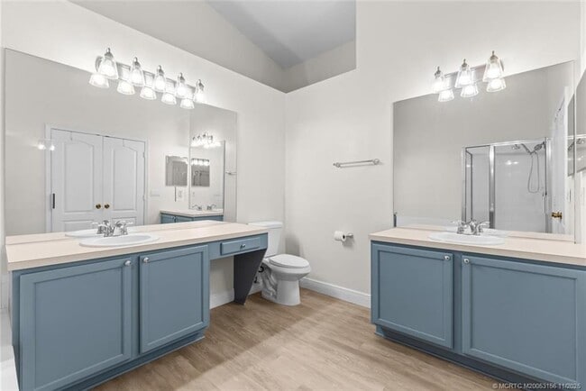 Building Photo - 920 NW Waterlily Pl