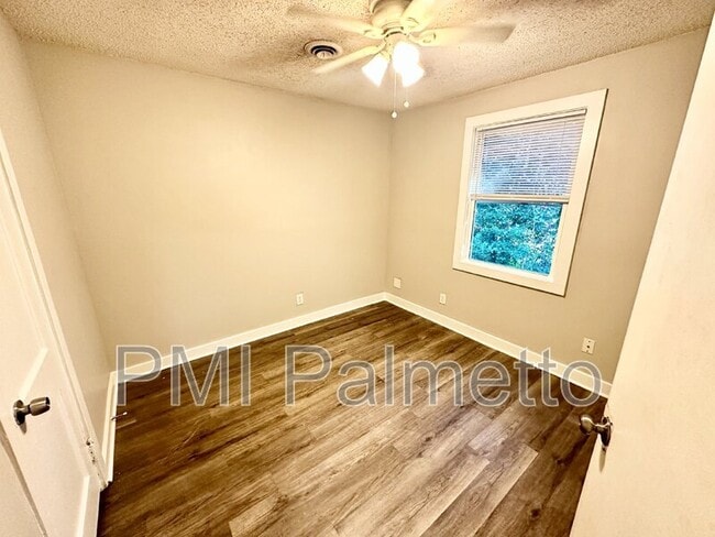 Building Photo - 522 Jasper St