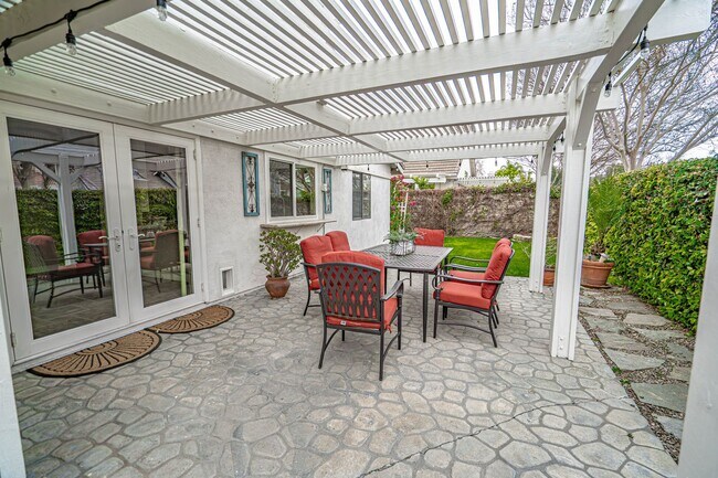 Building Photo - COMING SOON! Charming 2-Bedroom Home with a Versatile Loft in The Bungalows of Valencia!