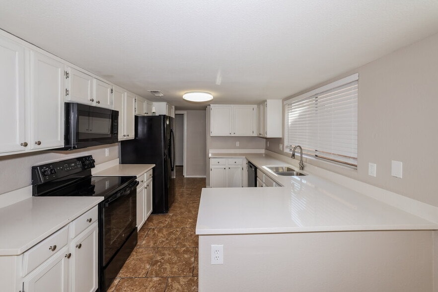 Building Photo - 4124 E Anderson Dr