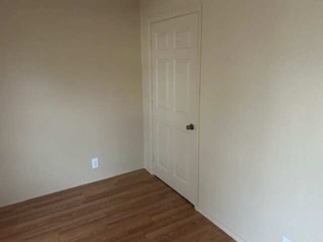 Building Photo - 3 bedroom, 1 bath house (pictures coming soon)