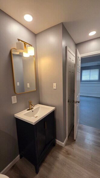 Building Photo - 1380 Catalpa Dr