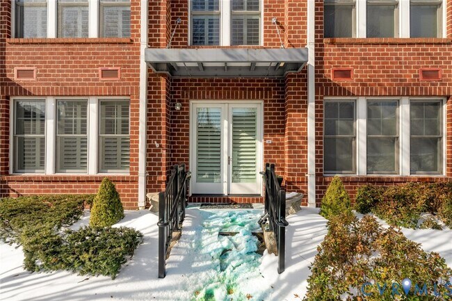 Building Photo - 1418 N Rhodes St