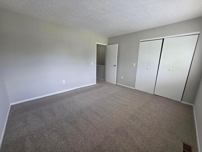 Building Photo - 942 S Spring Rd