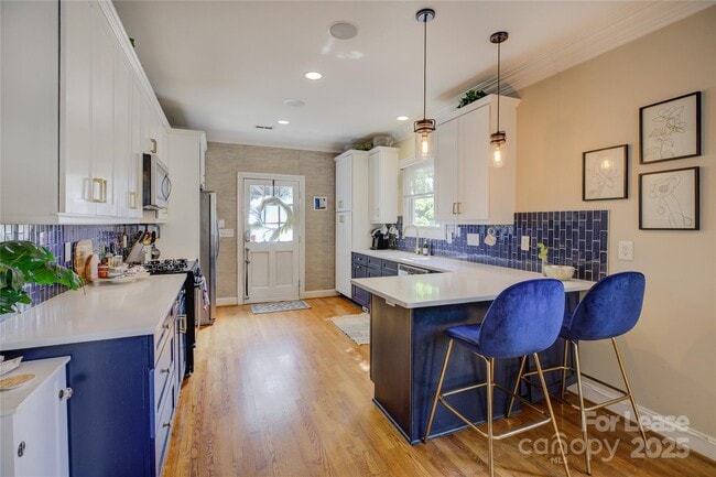 Building Photo - 909 Woodruff Pl