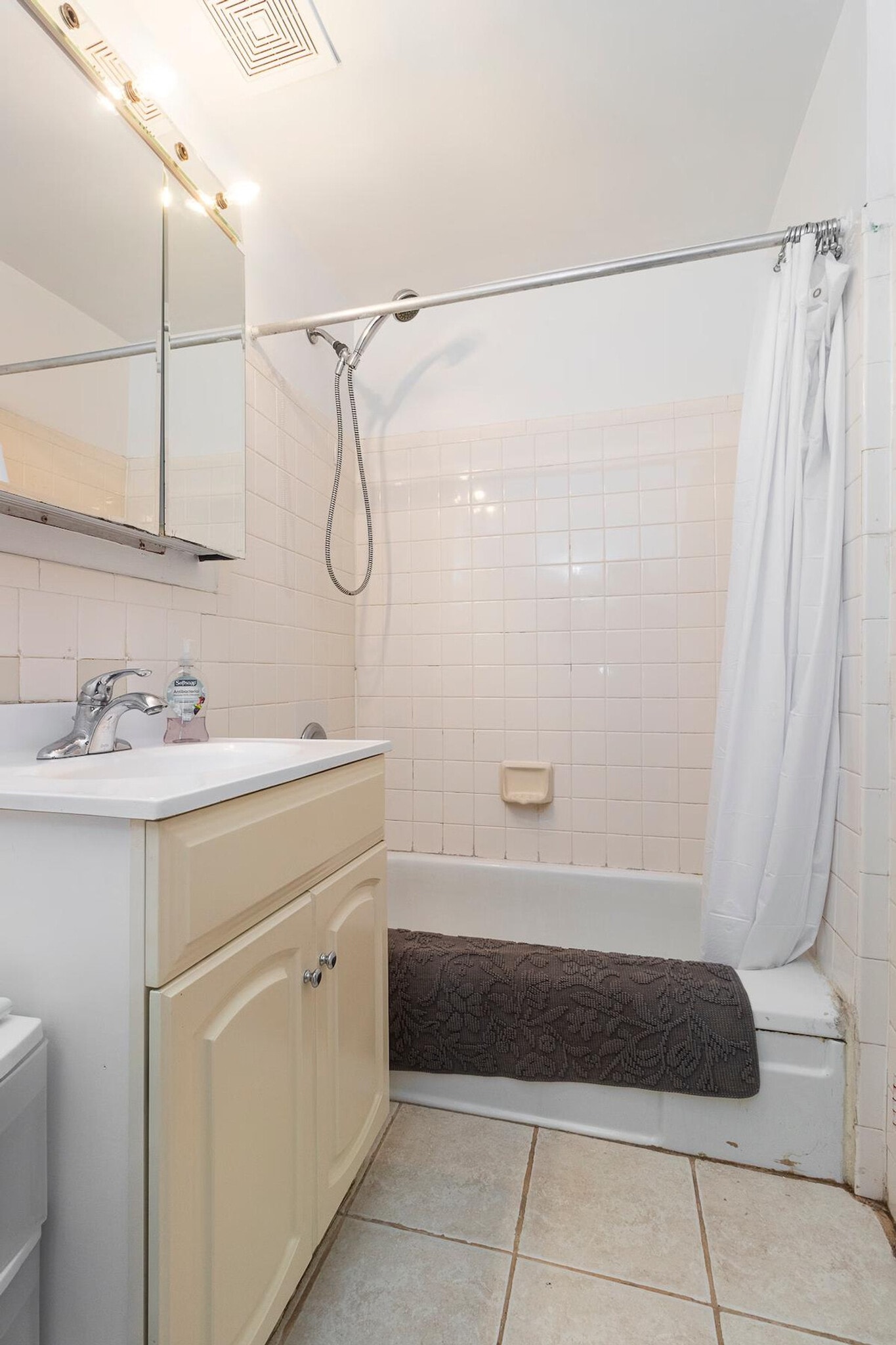 Building Photo - 1540-1552 1st Avenue-SI ID1032061P