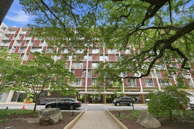 Building Photo - Southwest Waterfront Condo | 1 Bed | 1 Bath | 950 Sf | Private Balcony | 1 Parking Space