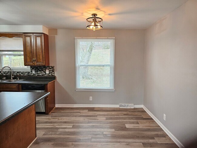 Building Photo - Coming SOON! 4 Bedroom with 2 living rooms! 1.5 Bath near Dover Rd!