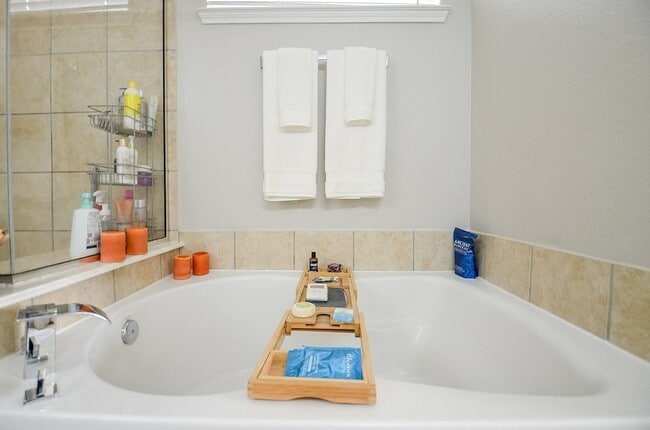 Building Photo - 9422 Herons Grove Ln