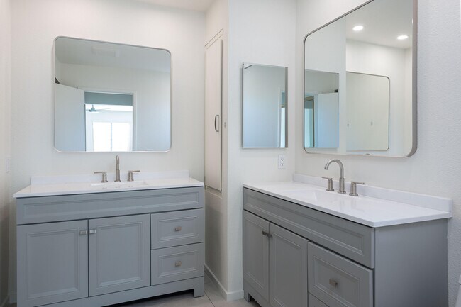 Building Photo - 35200 Cathedral Canyon Dr